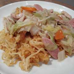 รูปของ 五目焼きそば風辛ラーメン