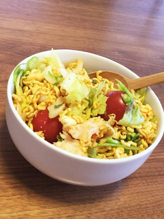 超簡単!スプーンで食べる辛ラーメンサラダ-レシピのメイン写真