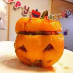 รูปของ ハロウィンにピッタリ！パプリカの肉詰め！