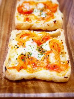 あと一品!ケチャマヨかにかま★油揚げピザ-レシピのメイン写真