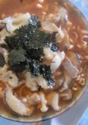 きのこたっぷりチーズ味噌辛ラーメン-レシピのメイン写真