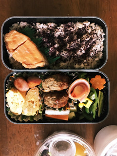 ハンバーグと鮭弁当-レシピのメイン写真