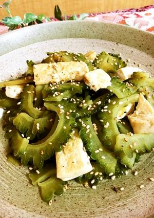 朝採りゴーヤーと木綿豆腐のシンプル油炒め-レシピのメイン写真