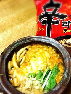 鍋のシメはこれで決まり!煮込み辛ラーメン-レシピのメイン写真