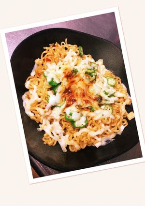 チーズとオクラの焼きそば風辛ラーメン！-レシピのメイン写真
