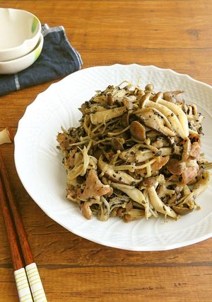 きのこたっぷり☆豚肉ときのこの黒ごま炒め-レシピのメイン写真