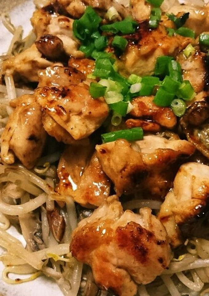 鶏肉ウスターソース炒♪舞茸もやしにのせて-レシピのメイン写真