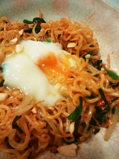 温玉焼き辛ラーメン-レシピのメイン写真
