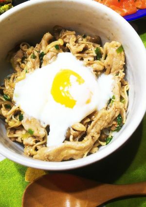 丼にも!W麹の豚キノコ炒め-レシピのメイン写真