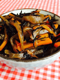 鶏のさっぱり煮リメイク!ひじき蒟蒻の煮物-レシピのメイン写真