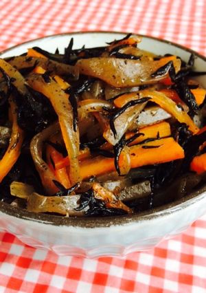 鶏のさっぱり煮リメイク！ひじき蒟蒻の煮物-レシピのメイン写真