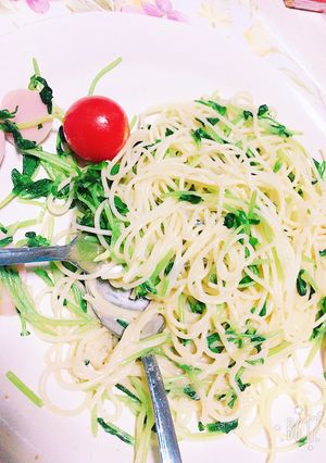 豆苗とソーセージのパスタ-レシピのメイン写真