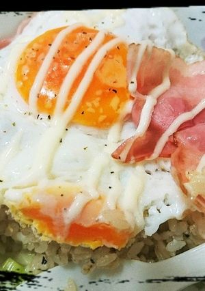 ガリバタライスのベーコンエッグ丼-レシピのメイン写真