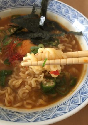 ささっと旨辛♡おくらと生卵の辛ラーメン-レシピのメイン写真