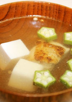 簡単！豆腐と鶏肉・オクラのお吸い物　-レシピのメイン写真