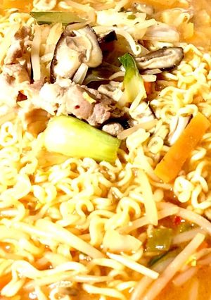 味噌でコクうま♡辛ラーメン鍋-レシピのメイン写真