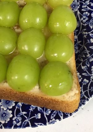 シャインマスカットの蜂蜜チーズトースト-レシピのメイン写真