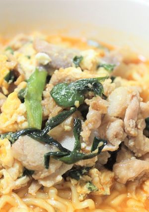 辛ラーメン豚ニラ玉乗せ-レシピのメイン写真
