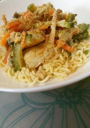 辛×苦 辛ラーメンのゴーヤチャンプル和え-レシピのメイン写真