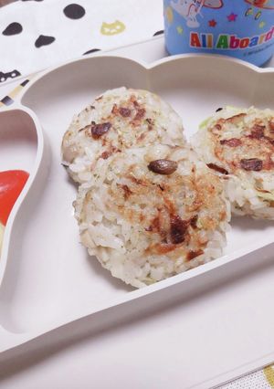 手づかみ☆キャベツとしめじのご飯おやき-レシピのメイン写真