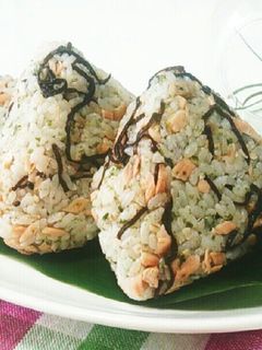鮭と塩こんぶと青さのりのおにぎり-レシピのメイン写真