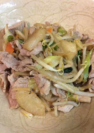 甘くない梨で!豚と野菜炒め〜バタポン味〜-レシピのメイン写真