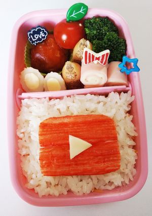 簡単！YouTube再生ボタン♡キャラ弁-レシピのメイン写真