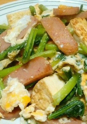 Caたっぷり！小松菜と魚肉のチャンプルー-レシピのメイン写真