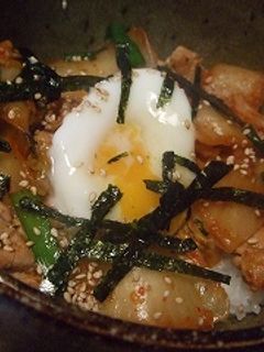 温玉のせ☆豚キムチ丼-レシピのメイン写真