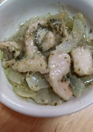 シンプルな炒め物材料2つ~玉ねぎと鶏ハム-レシピのメイン写真