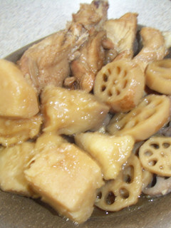 簡単・おいしぃΘ鶏手羽と里芋と蓮根の煮物-レシピのメイン写真