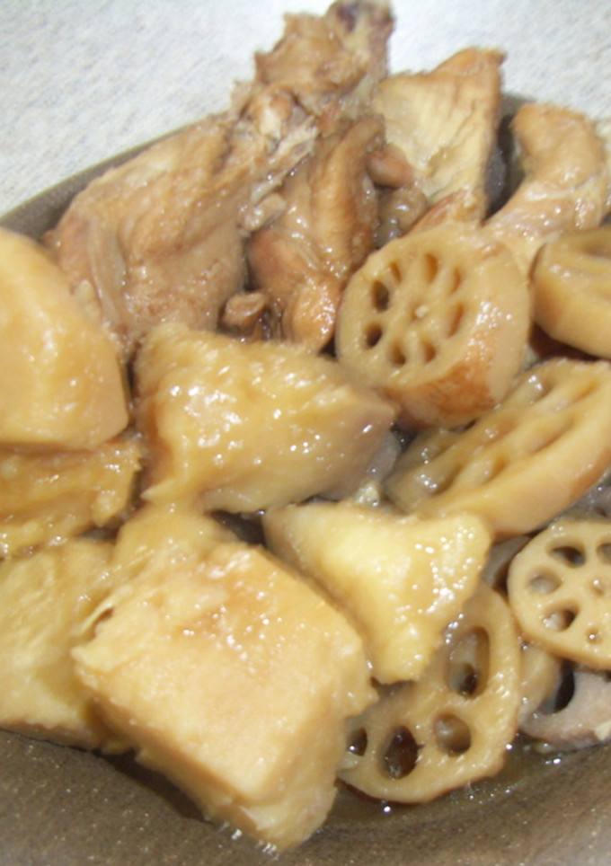 簡単・おいしぃΘ鶏手羽と里芋と蓮根の煮物-レシピのメイン写真