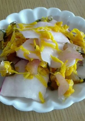 秋らしく、かぶの菊花甘酢和え-レシピのメイン写真