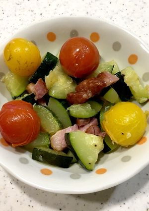 ズッキーニ・ベーコン・トマトの炒め物-レシピのメイン写真