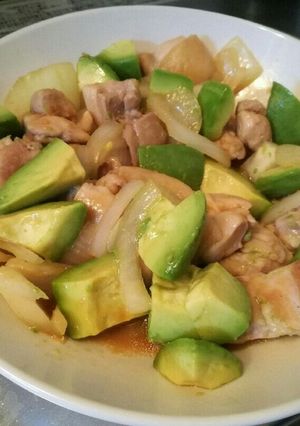鶏肉とアボカドのサラダ風味炒め-レシピのメイン写真