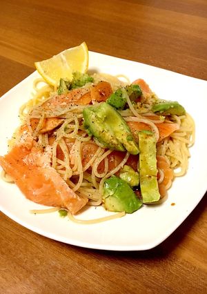 簡単！サーモンとアボカドのオイルパスタ-レシピのメイン写真
