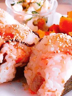 鮭と塩昆布の具ゴロゴロおにぎり-レシピのメイン写真