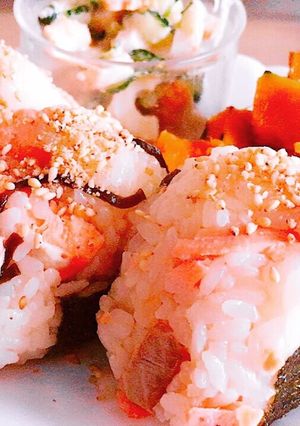 鮭と塩昆布の具ゴロゴロおにぎり-レシピのメイン写真