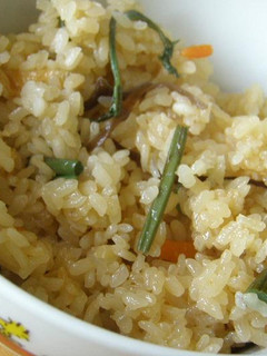 干し椎茸の戻し汁を活用♪山菜炊き込みご飯-レシピのメイン写真