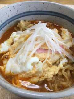 辛ラーメンonふわふわ卵ベーコン-レシピのメイン写真