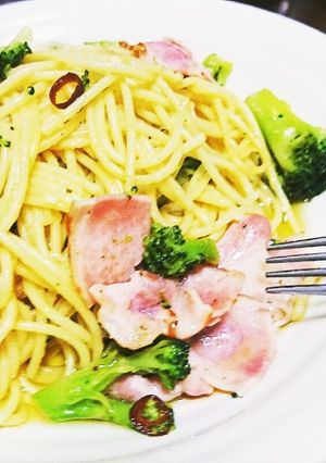 ブロッコリーとベーコンのペペロンチーノ-レシピのメイン写真