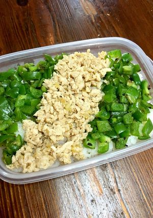 お弁当やランチに♪♪ピーマン&肉そぼろ丼-レシピのメイン写真