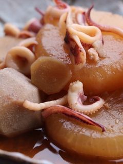 生姜を効かせた イカと大根と里芋の煮物♪-レシピのメイン写真