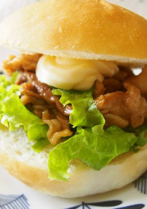 生姜焼きバーガー♪タレとマヨがバッチリ♪-レシピのメイン写真