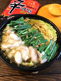 辛ラーメンdeもつ鍋×〆チーズラーメン-レシピのメイン写真