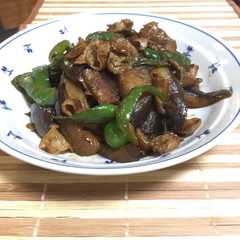 รูปของ 超簡単 ナスとピーマンの味噌炒め