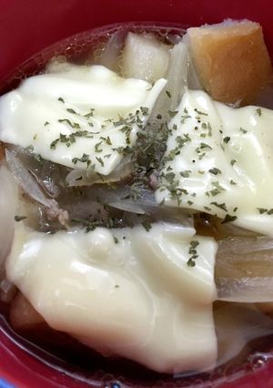 余ったパンの耳でオニオンスープ-レシピのメイン写真