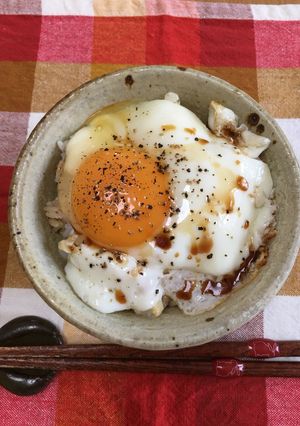 1人ランチに♡超簡単な激ウマ目玉焼き丼♪-レシピのメイン写真