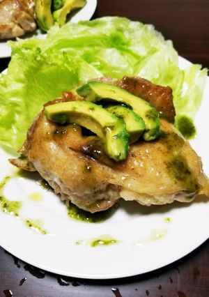 ☆鶏もも肉のアボカドパクチーソースがけ☆-レシピのメイン写真
