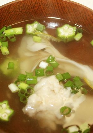 簡単！魚のすり身・舞茸・オクラのお吸い物-レシピのメイン写真